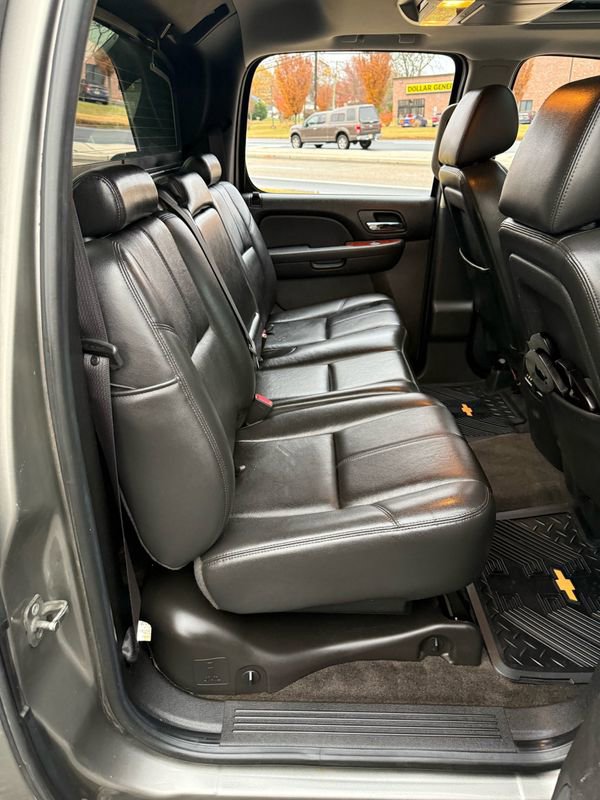 Used 2012 Chevrolet Avalanche LT image 12