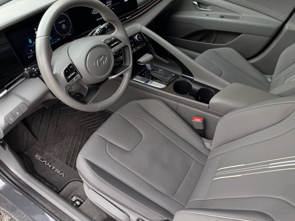 Used 2025 Hyundai Elantra SEL image 13