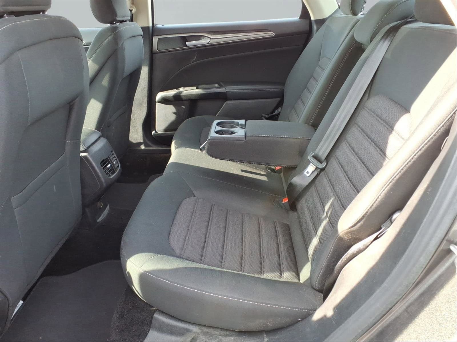 Used 2018 Ford Fusion SE w/ Fusion SE Technology Package image 20