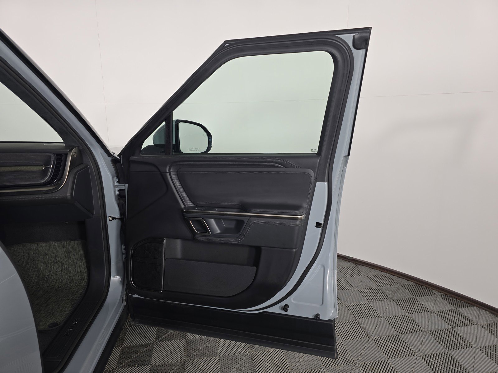 Used 2023 Rivian R1T Adventure AWD/4WD image 19