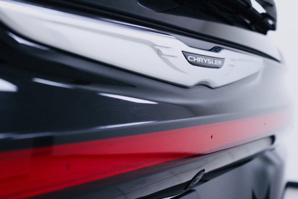 Used 2025 Chrysler Pacifica Select image 6