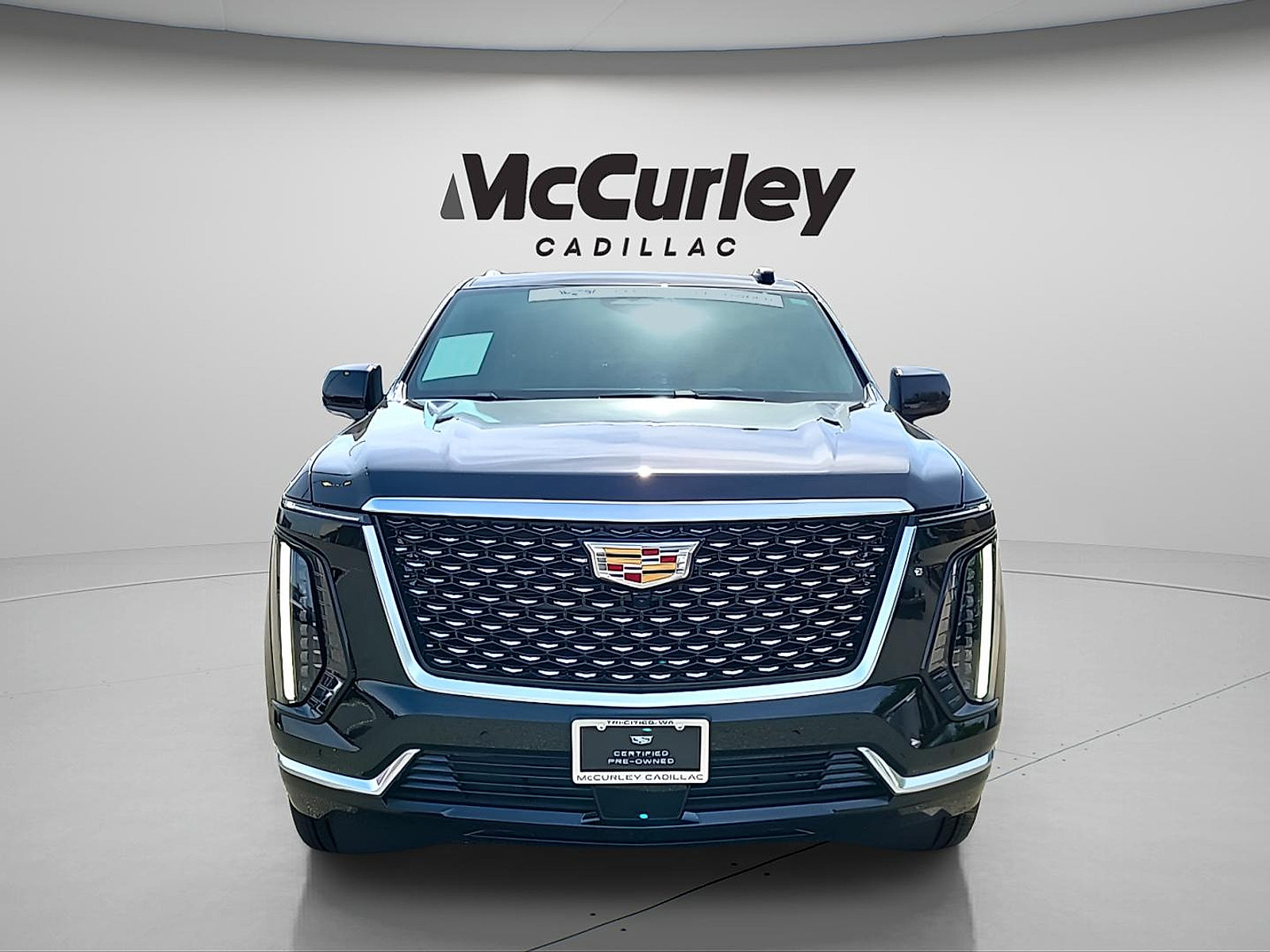 Certified 2026 Cadillac Escalade Luxury AWD/4WD image 2