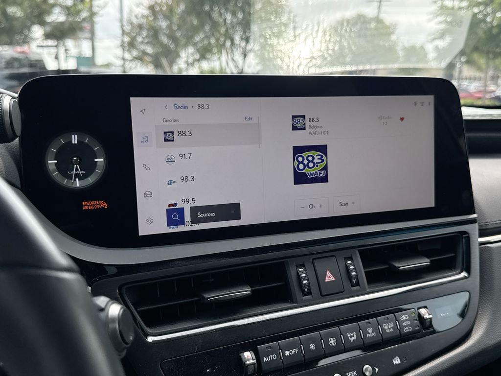Used 2025 Lexus ES 300h w/ Premium Package FWD image 26
