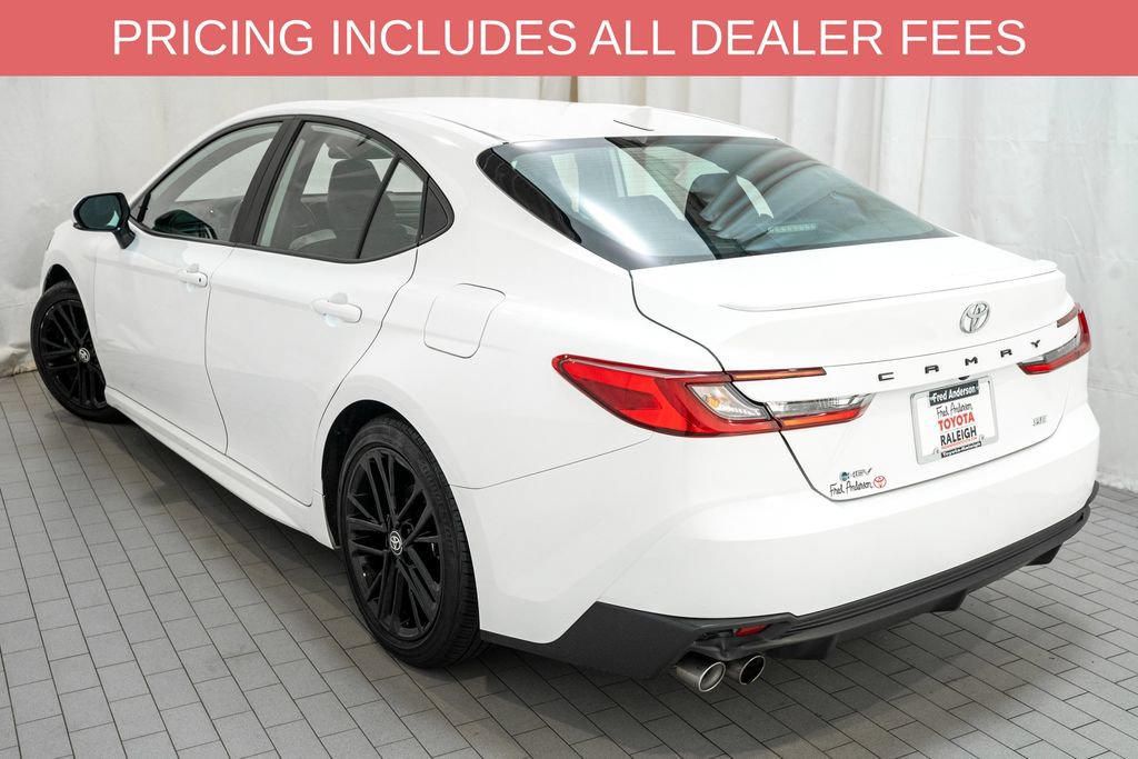 Used 2025 Toyota Camry SE FWD image 3