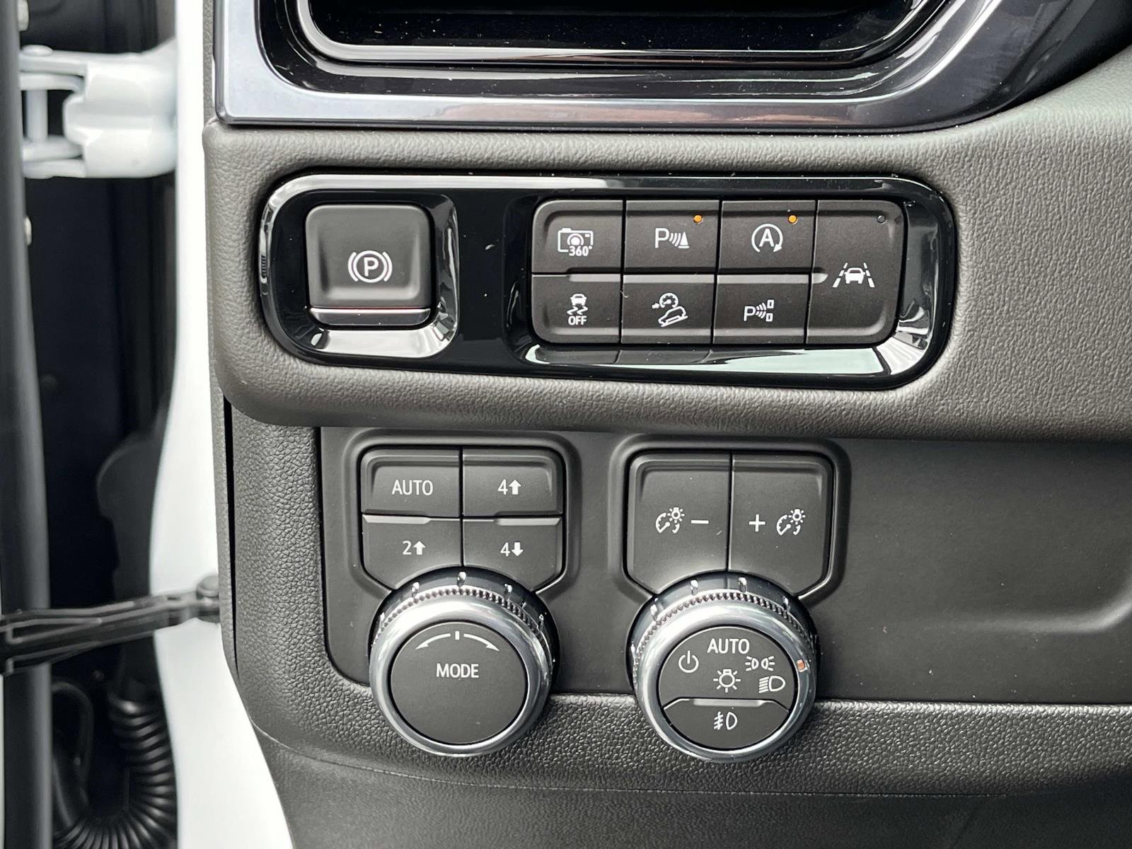 New 2026 GMC Yukon AT4 image 28