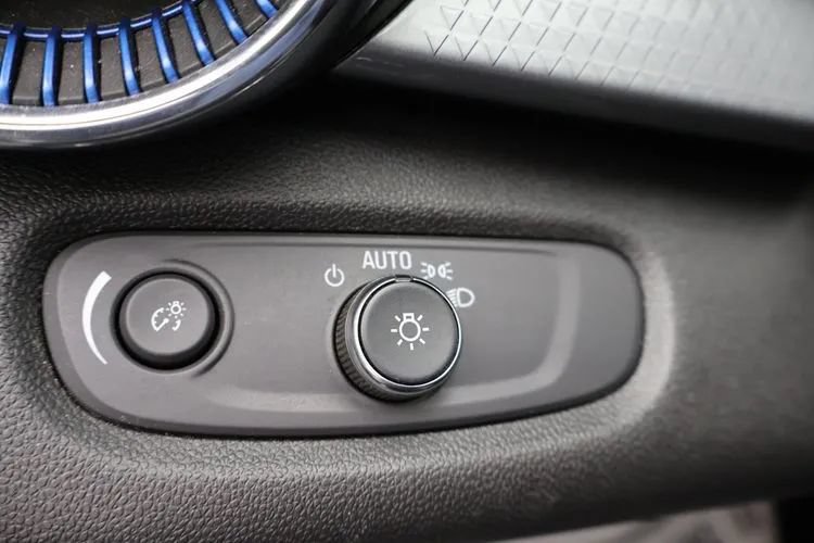 Used 2025 Chevrolet Trax LT FWD image 22