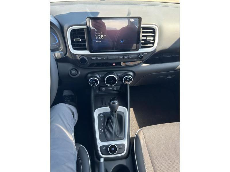 New 2024 Hyundai Venue Limited image 10