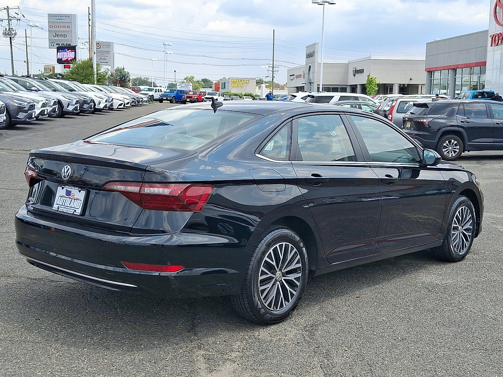 Used 2021 Volkswagen Jetta SE w/ SE Cold Weather Package FWD image 7