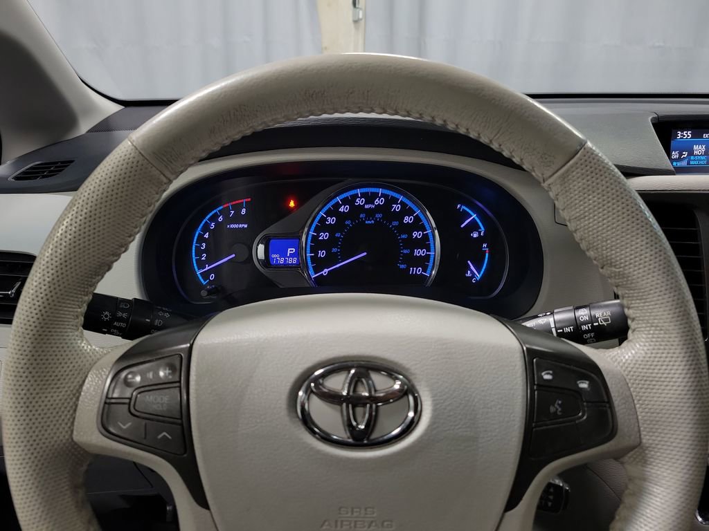 Used 2014 Toyota Sienna XLE image 15
