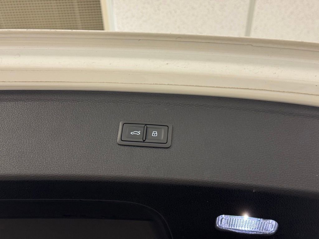 Used 2020 Audi SQ5 Premium Plus w/ Premium Plus Package image 26