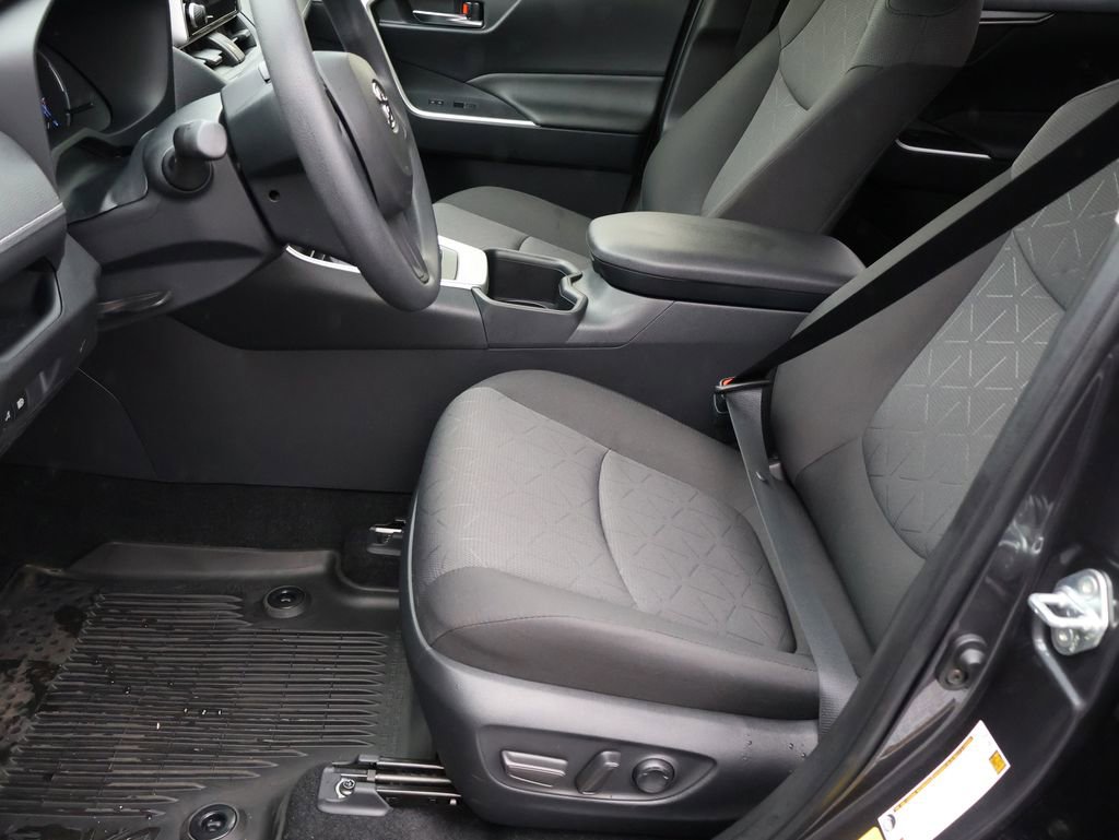 Used 2025 Toyota RAV4 XLE image 44