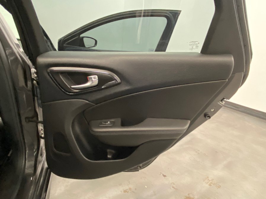 Used 2016 Chrysler 200 S w/ Comfort Group image 45