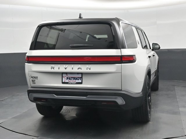 Used 2023 Rivian R1S Adventure Dual AWD/4WD image 2