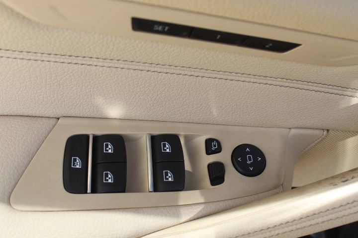 Used 2020 BMW 530e xDrive w/ Premium Package image 14