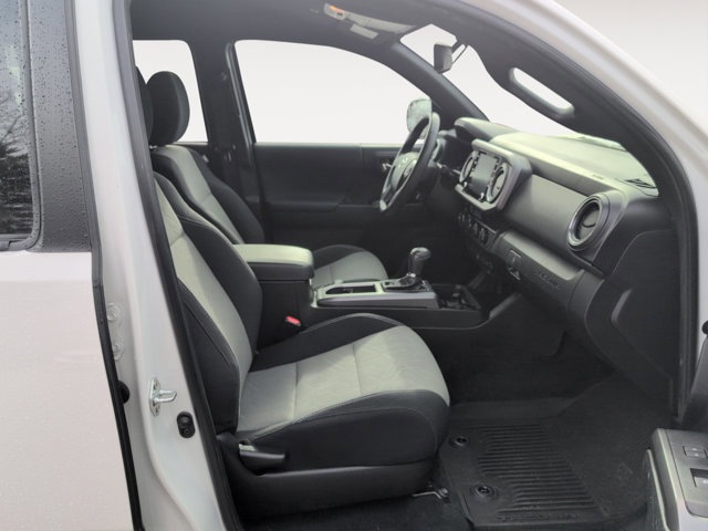 Used 2023 Toyota Tacoma TRD Sport w/ Technology Package image 15