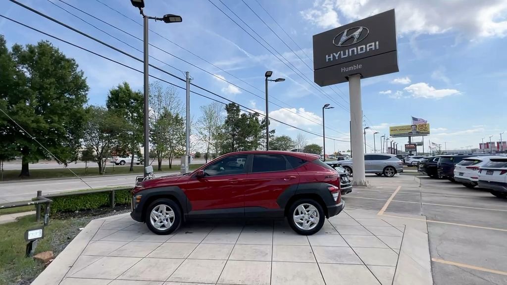Certified 2025 Hyundai Kona SE image 3