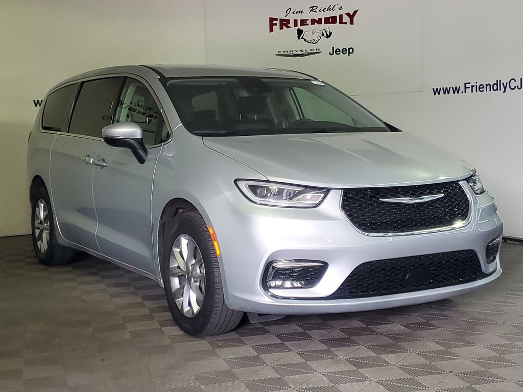Used 2023 Chrysler Pacifica Touring-L AWD/4WD image 2