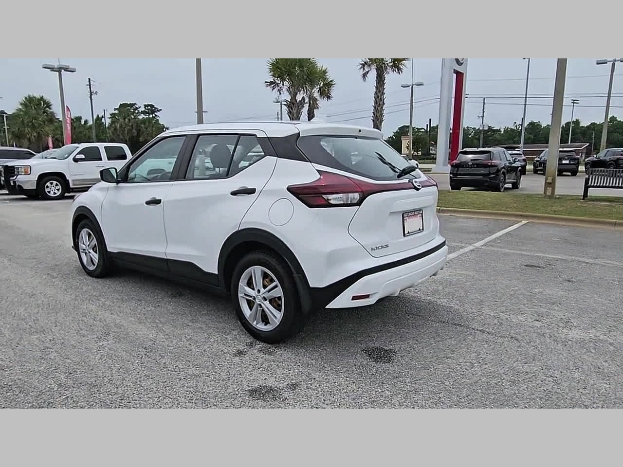 Used 2021 Nissan Kicks S FWD image 28