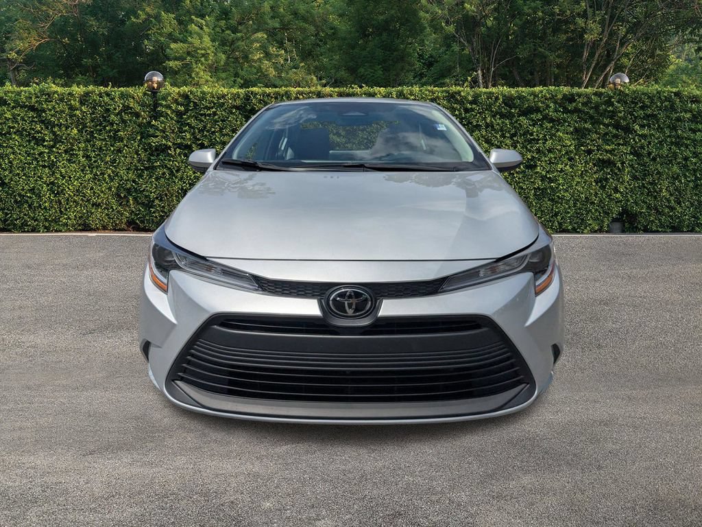 Used 2025 Toyota Corolla LE FWD image 9