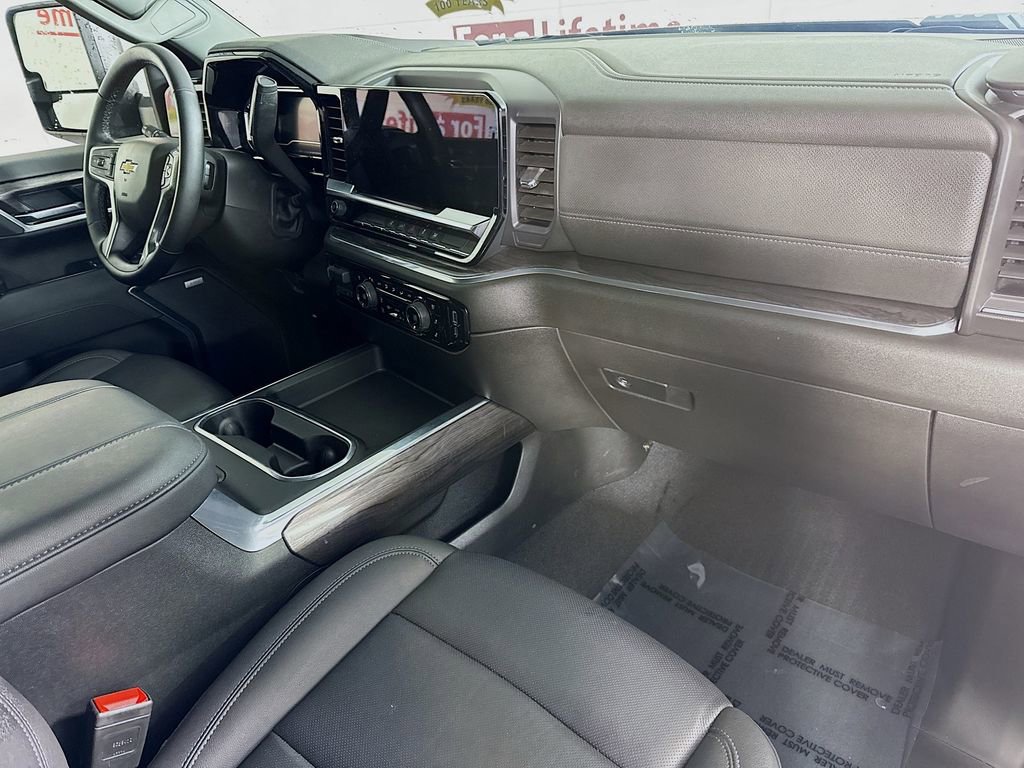 Used 2025 Chevrolet Silverado 2500 LTZ w/ LTZ Convenience Package AWD/4WD image 30