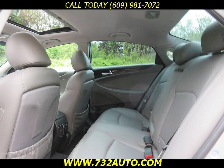 Used 2011 Hyundai Sonata Limited w/ Navigation Pkg 5 FWD image 9