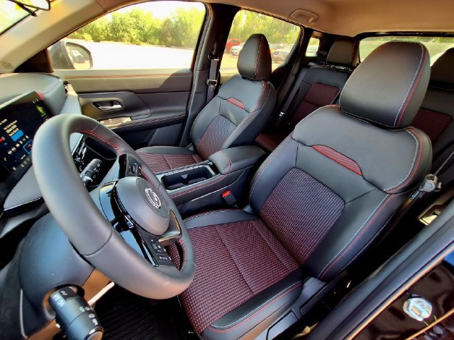 New 2026 Nissan Kicks SR w/ Cold Weather Package FWD image 9