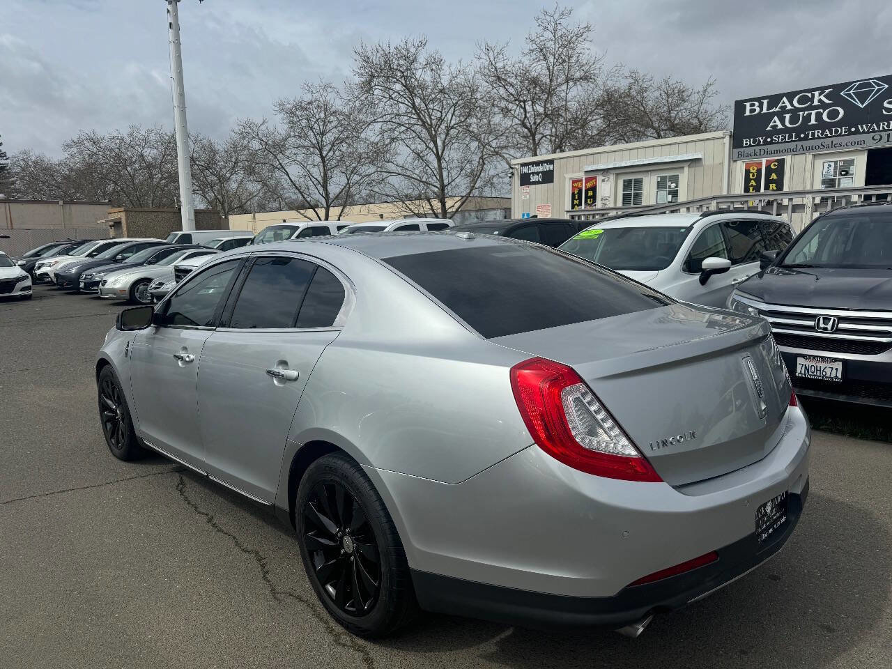 Used 2013 Lincoln MKS image 4