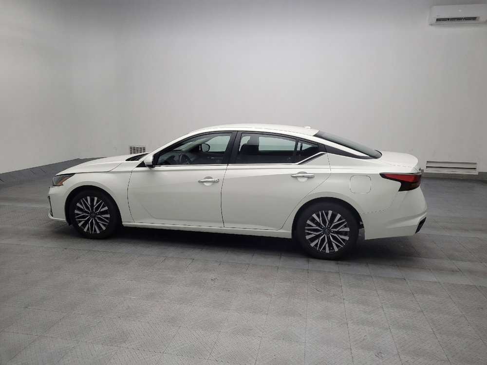 Used 2023 Nissan Altima 2.5 SV image 3