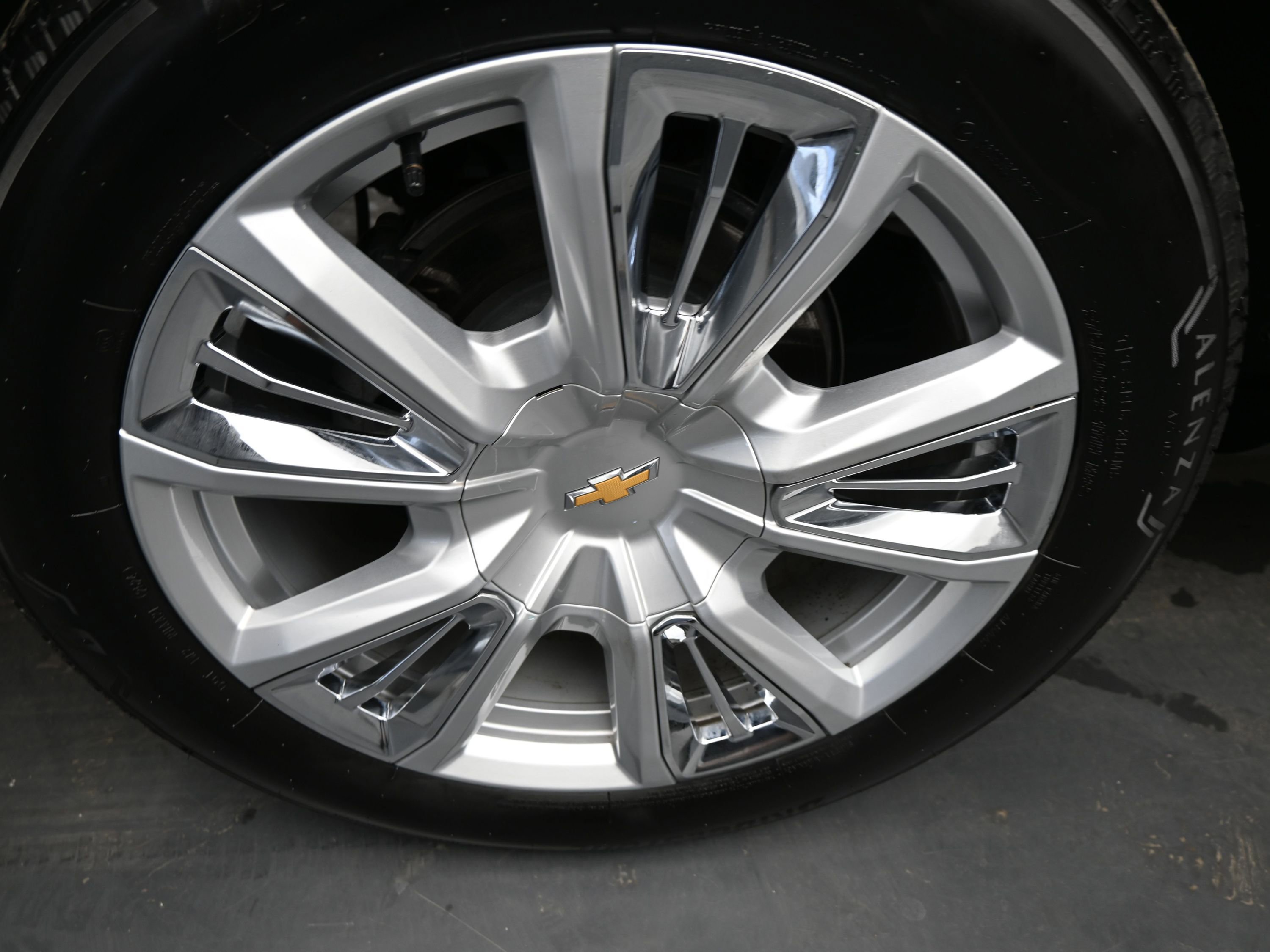 Certified 2024 Chevrolet Tahoe High Country w/ Premium Package image 25