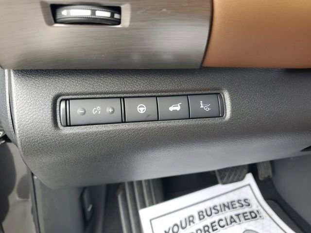 Certified 2025 Nissan Pathfinder Platinum w/ Cargo Package AWD/4WD image 30