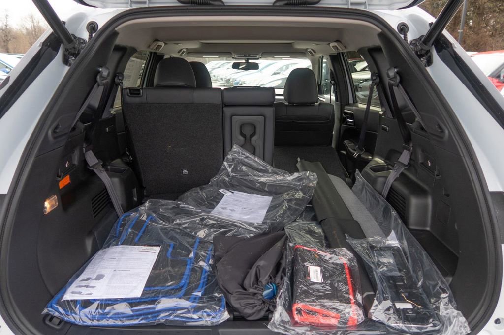 New 2025 Mitsubishi Outlander 4WD Plug-In Hybrid image 12