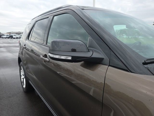 Used 2016 Ford Explorer XLT w/ Equipment Group 202A AWD/4WD image 5