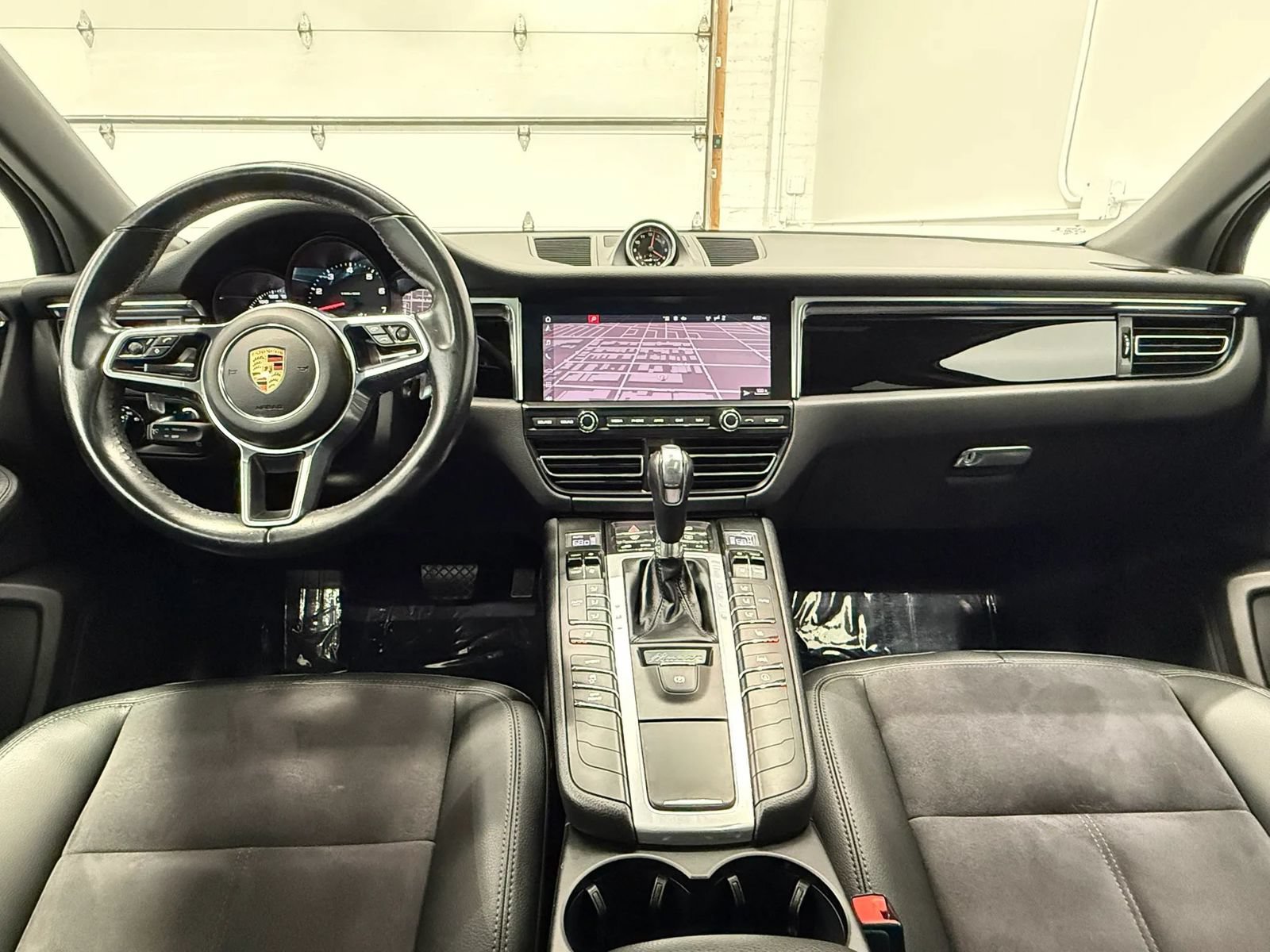 Used 2020 Porsche Macan AWD/4WD image 18