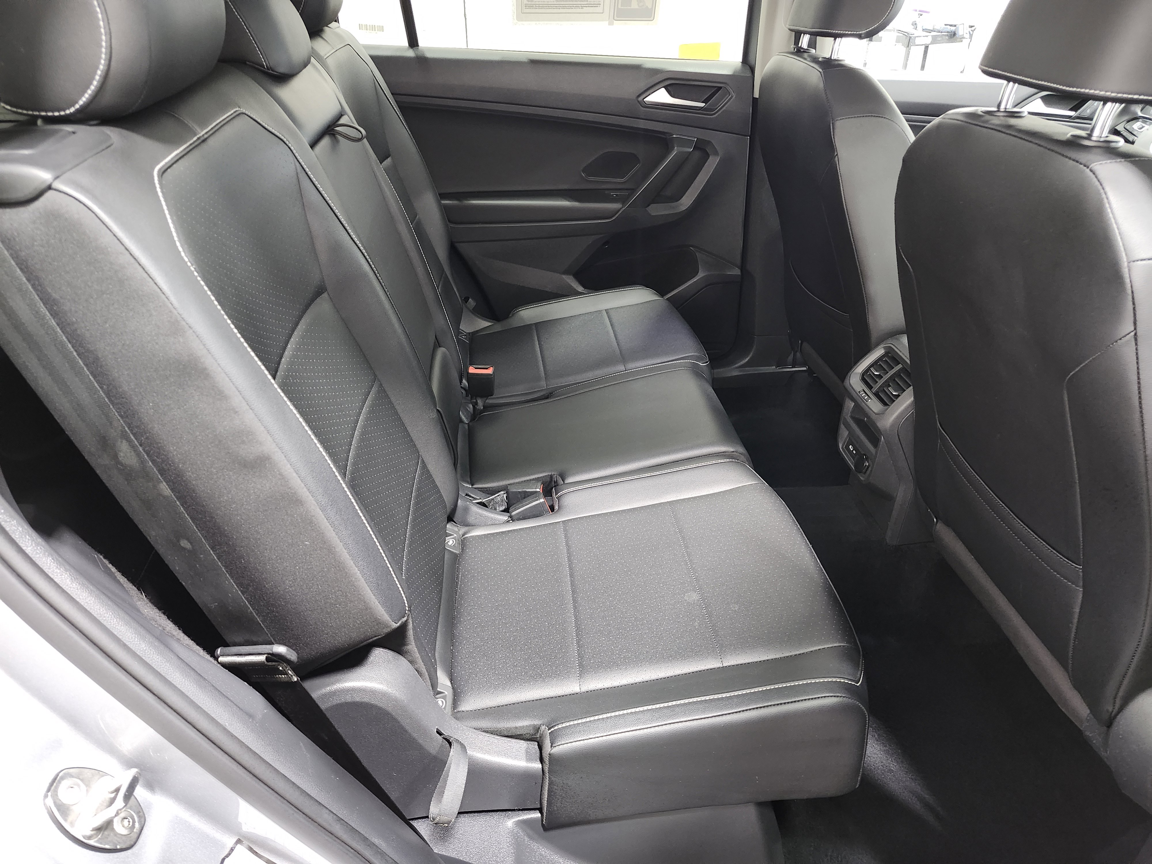 Used 2021 Volkswagen Tiguan SE FWD image 18