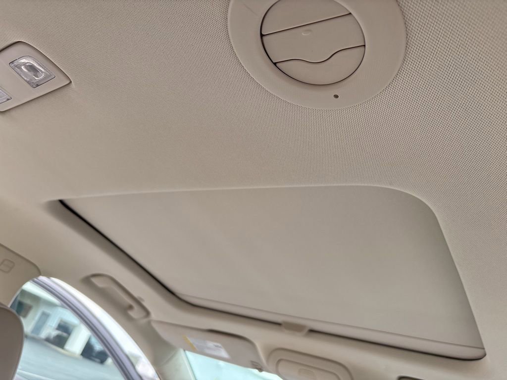 Used 2023 Buick Enclave Avenir w/ Avenir Technology Package AWD/4WD image 35