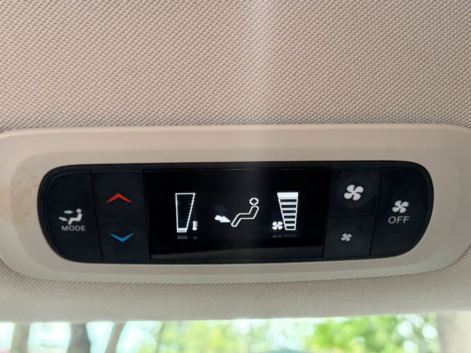 Used 2022 Chrysler Voyager LX FWD image 25