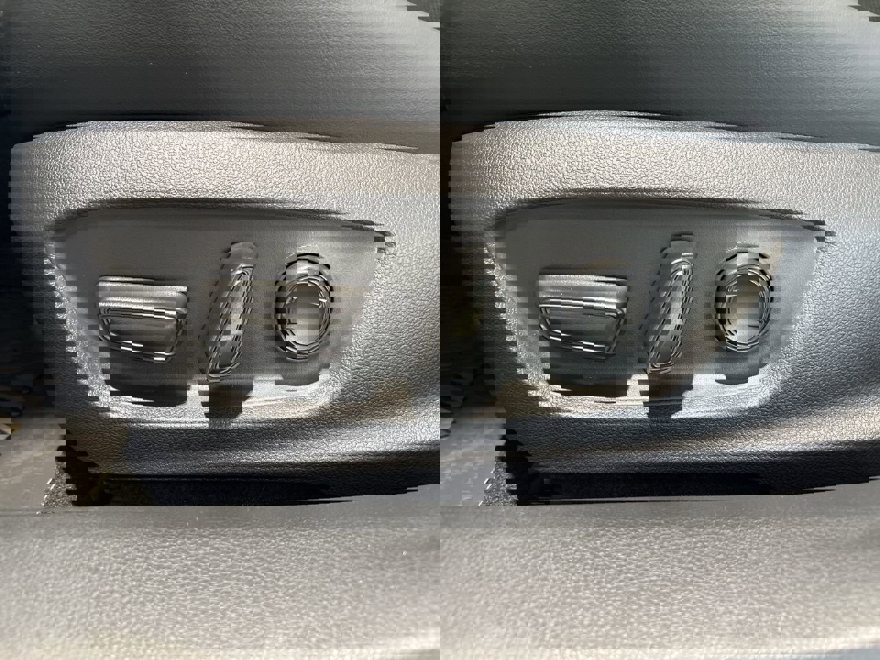 New 2026 Toyota Prius Plug-In Hybrid image 12