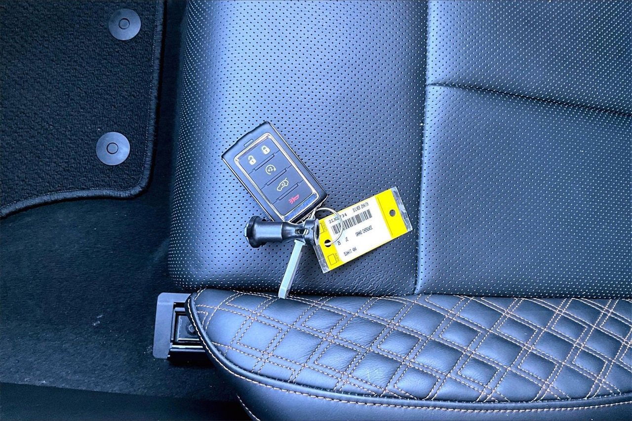 Certified 2025 Jeep Grand Cherokee Summit image 33