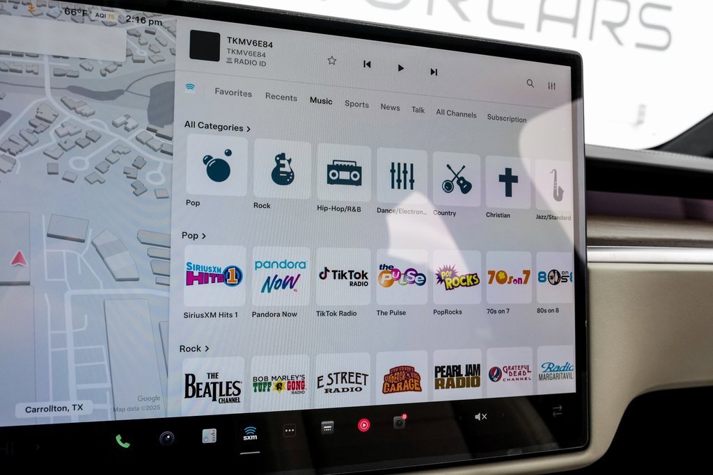 Used 2022 Tesla Model X image 33