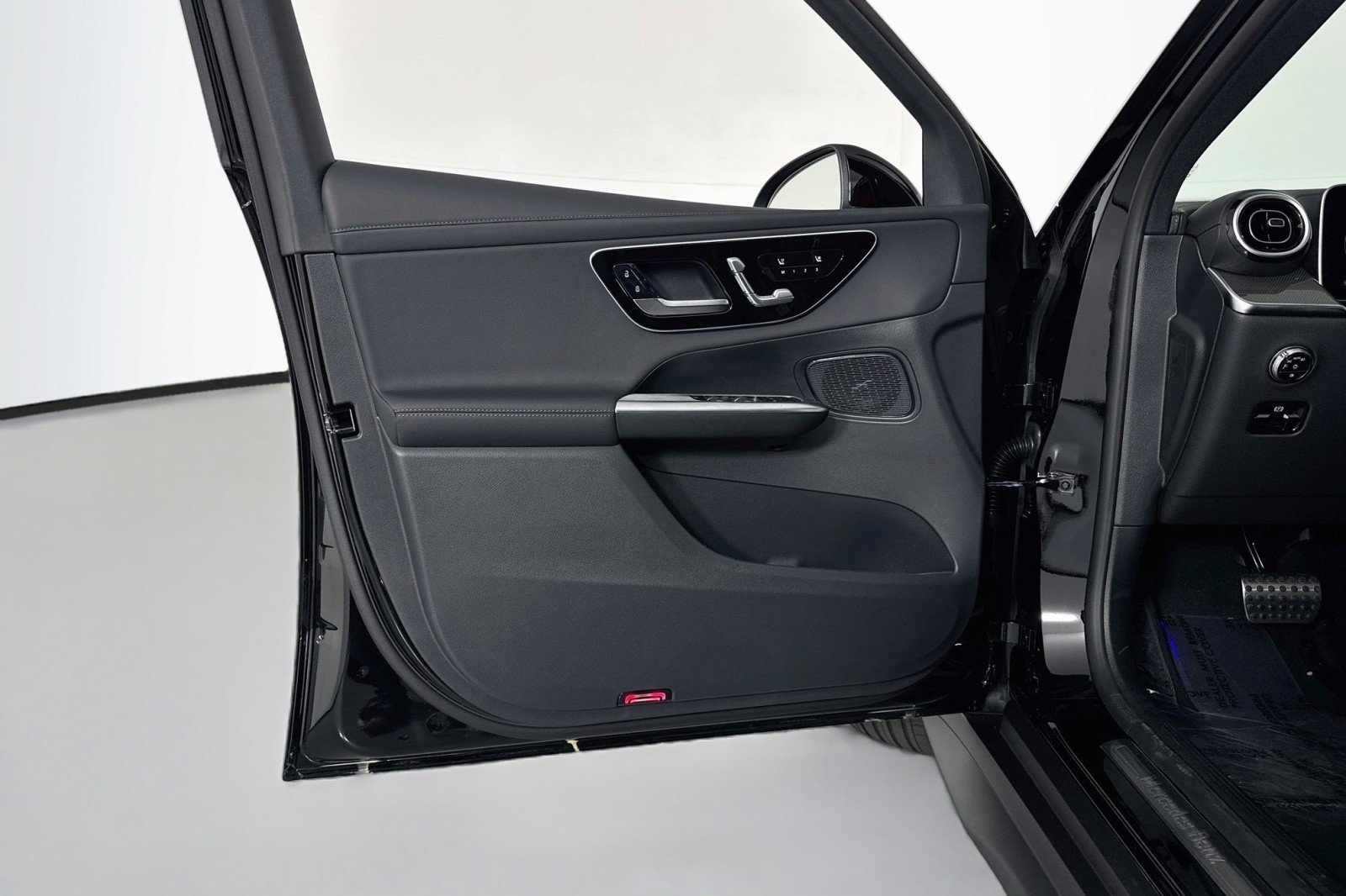 Used 2026 Mercedes-Benz GLC 300 image 22