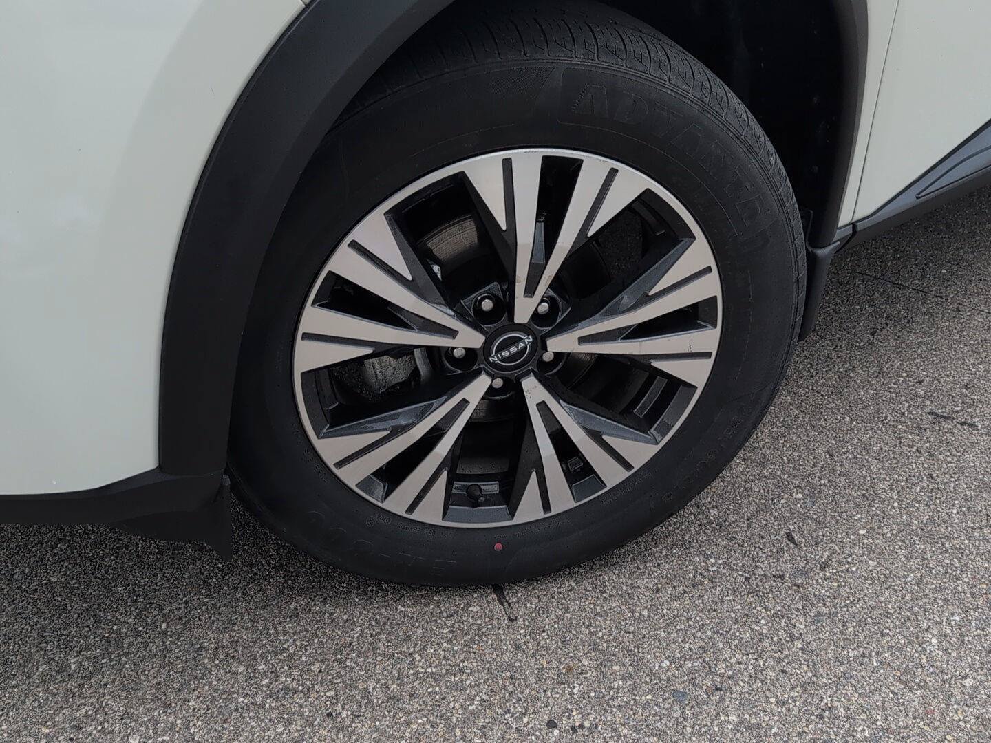 Used 2023 Nissan Rogue SV AWD/4WD image 5