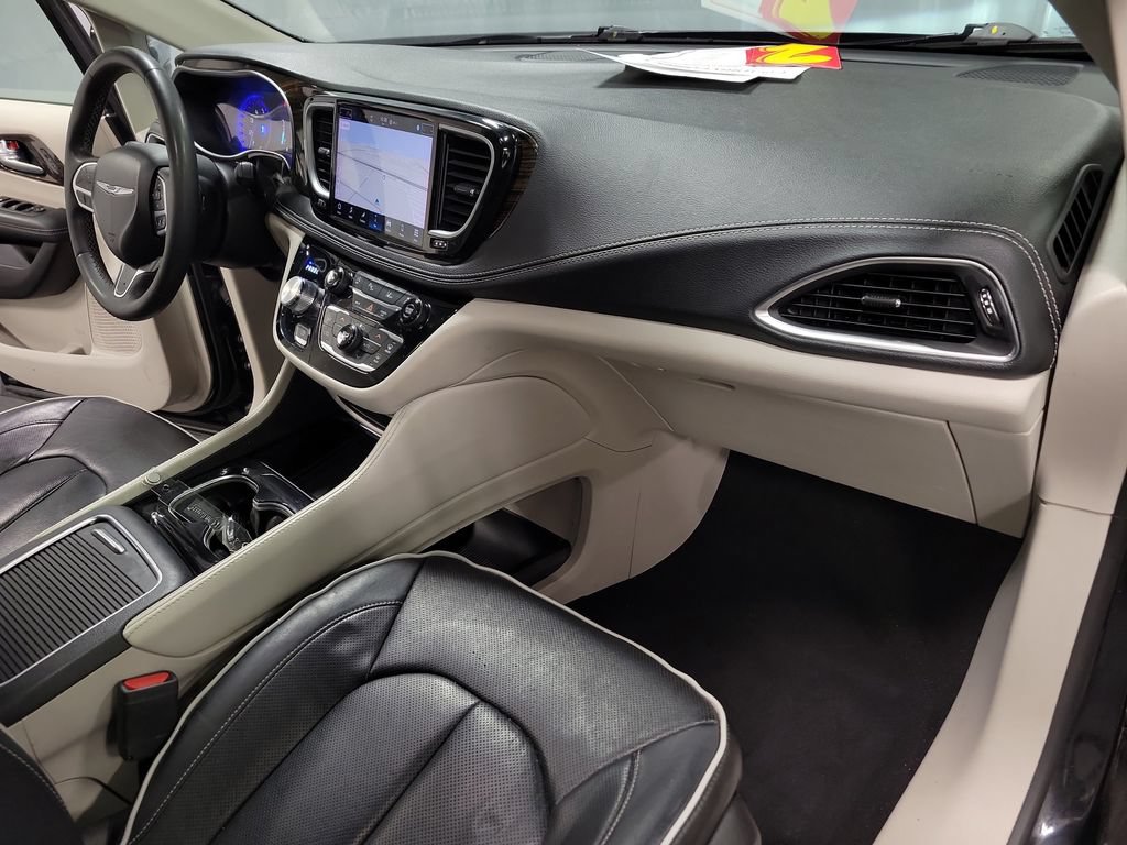 Used 2023 Chrysler Pacifica Limited FWD image 23