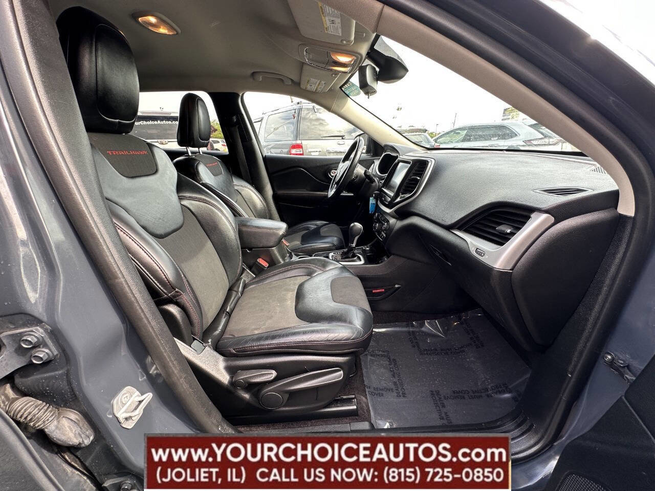 Used 2017 Jeep Cherokee Trailhawk w/ Cold Weather Group image 25