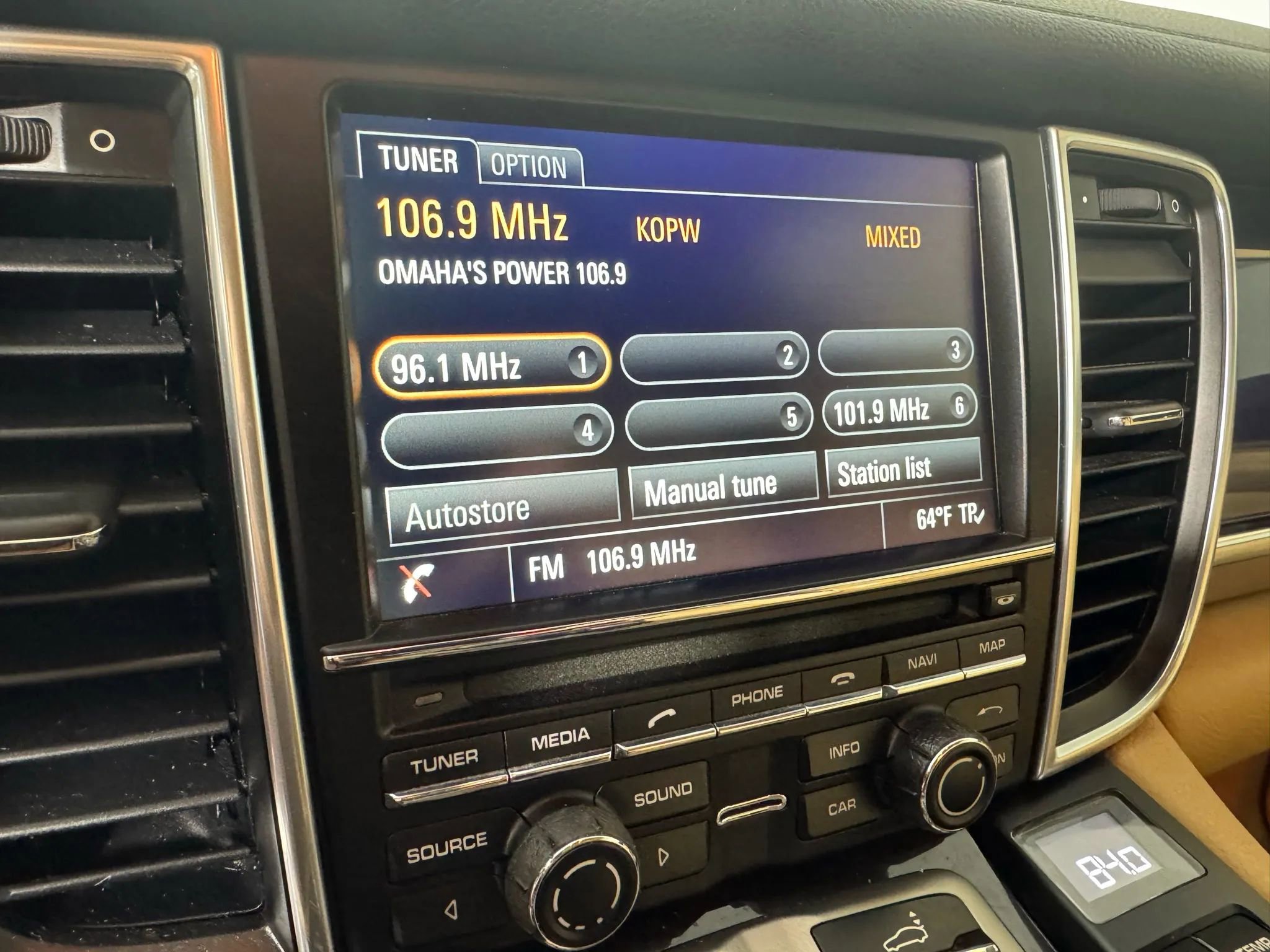 Used 2016 Porsche Panamera image 21