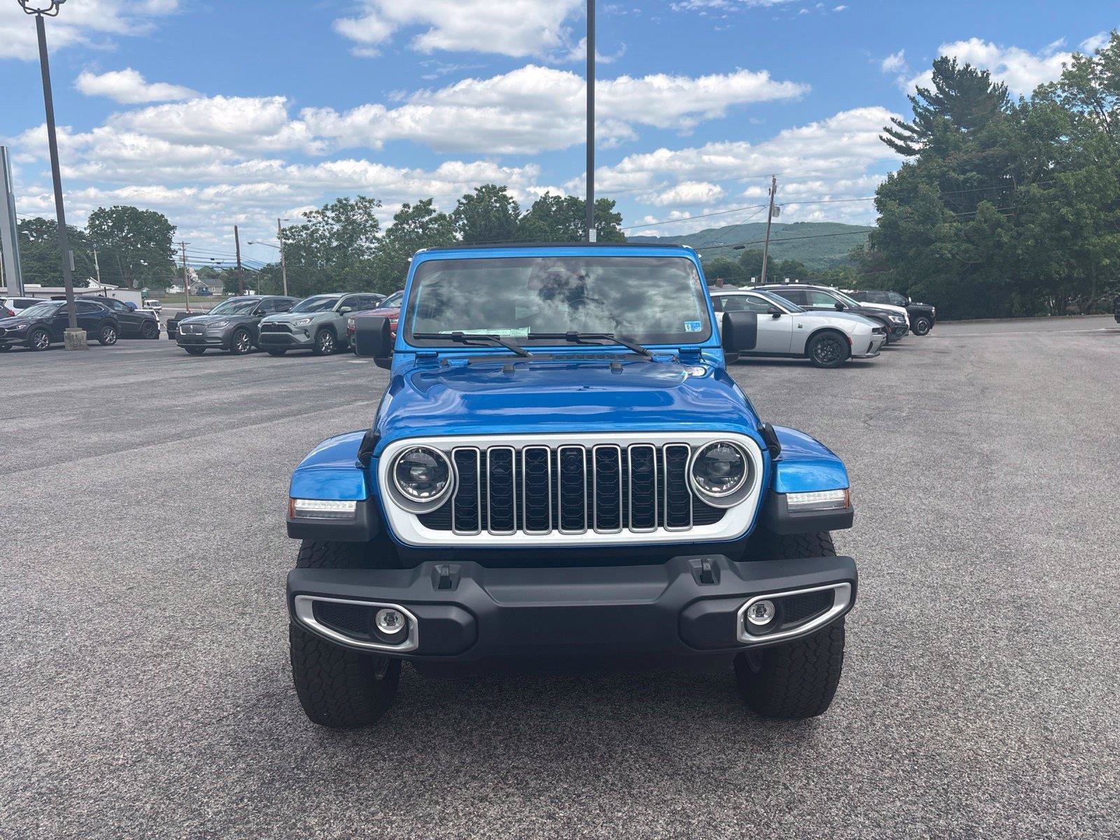 New 2026 Jeep Wrangler Unlimited Sahara w/ Whitecap Package AWD/4WD image 9