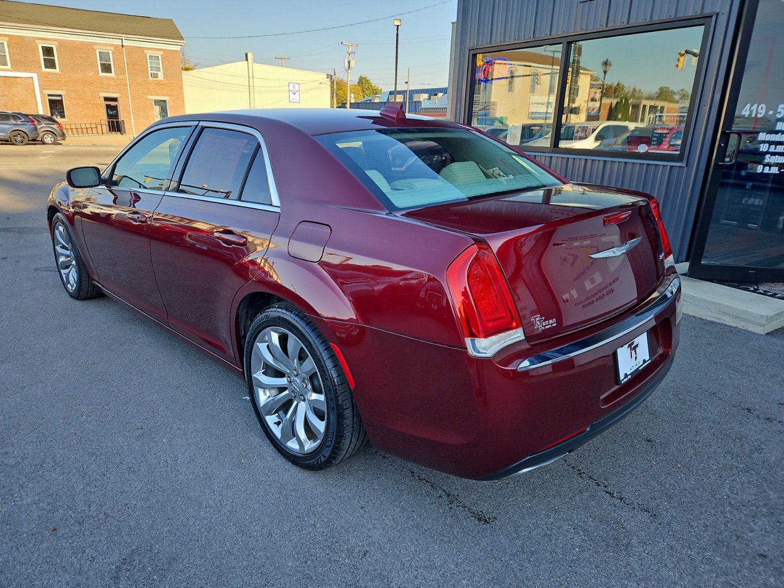 Used 2016 Chrysler 300 Limited RWD image 3