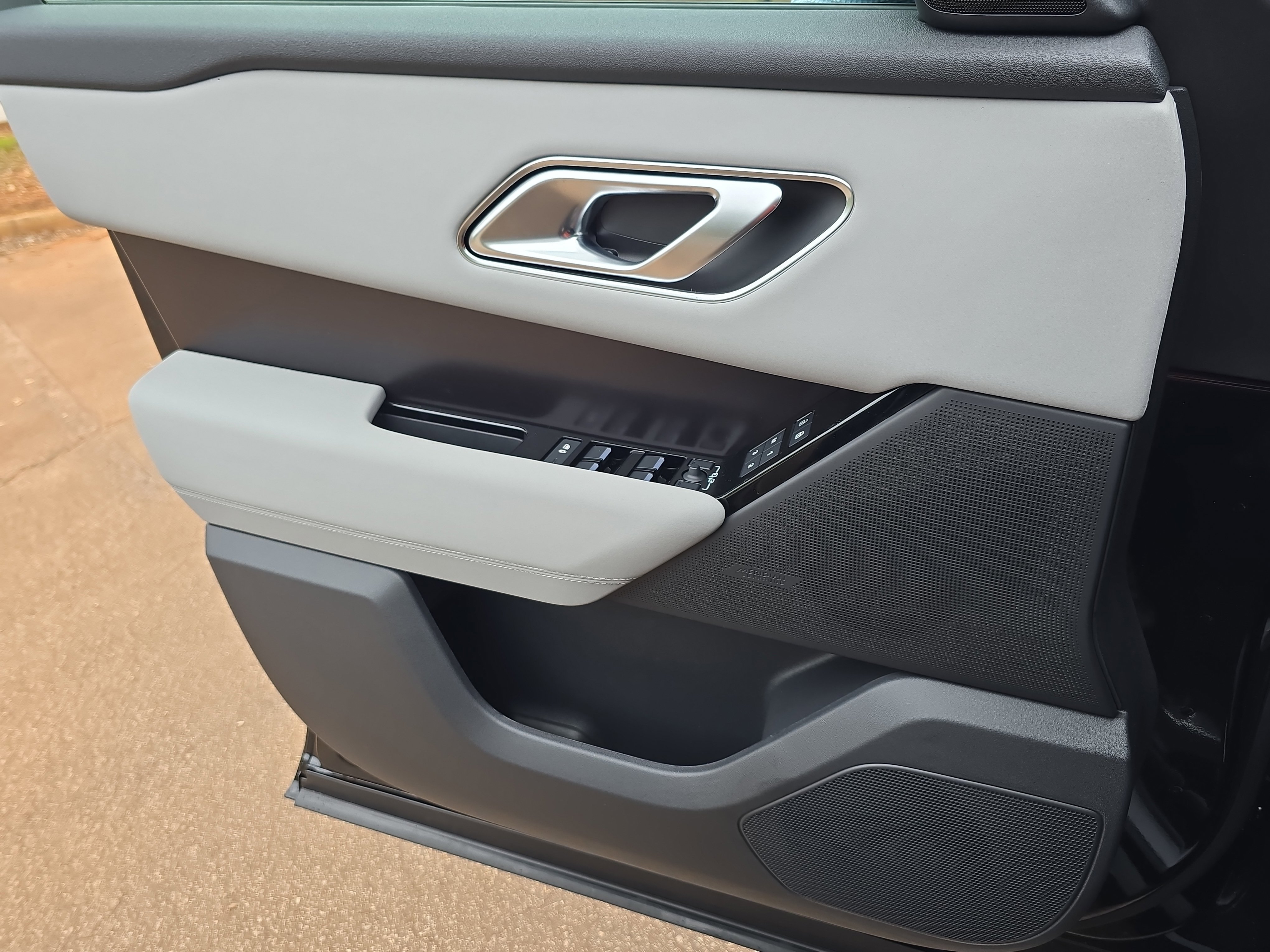 New 2026 Land Rover Range Rover Velar Dynamic SE image 26