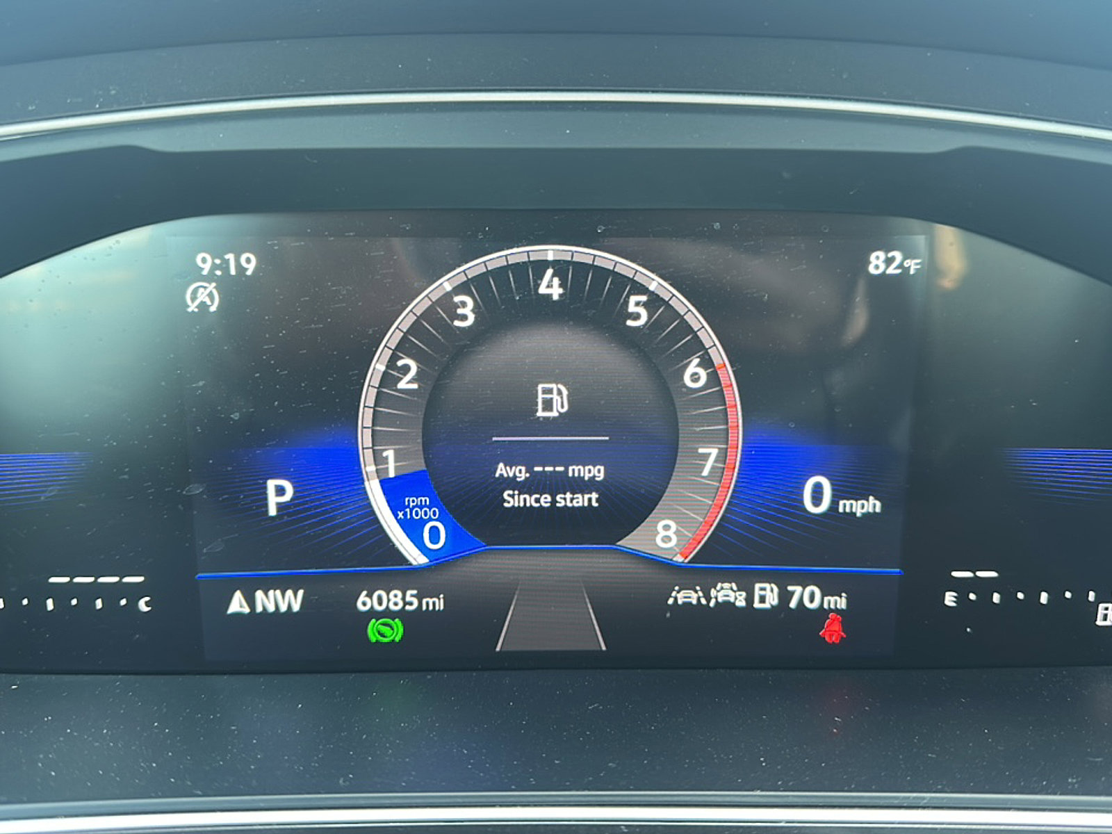 Used 2024 Volkswagen Tiguan SE w/ Panoramic Sunroof Package image 25