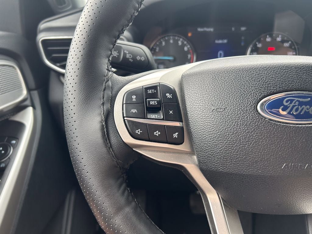 Used 2024 Ford Explorer XLT w/ Equipment Group 202A AWD/4WD image 31