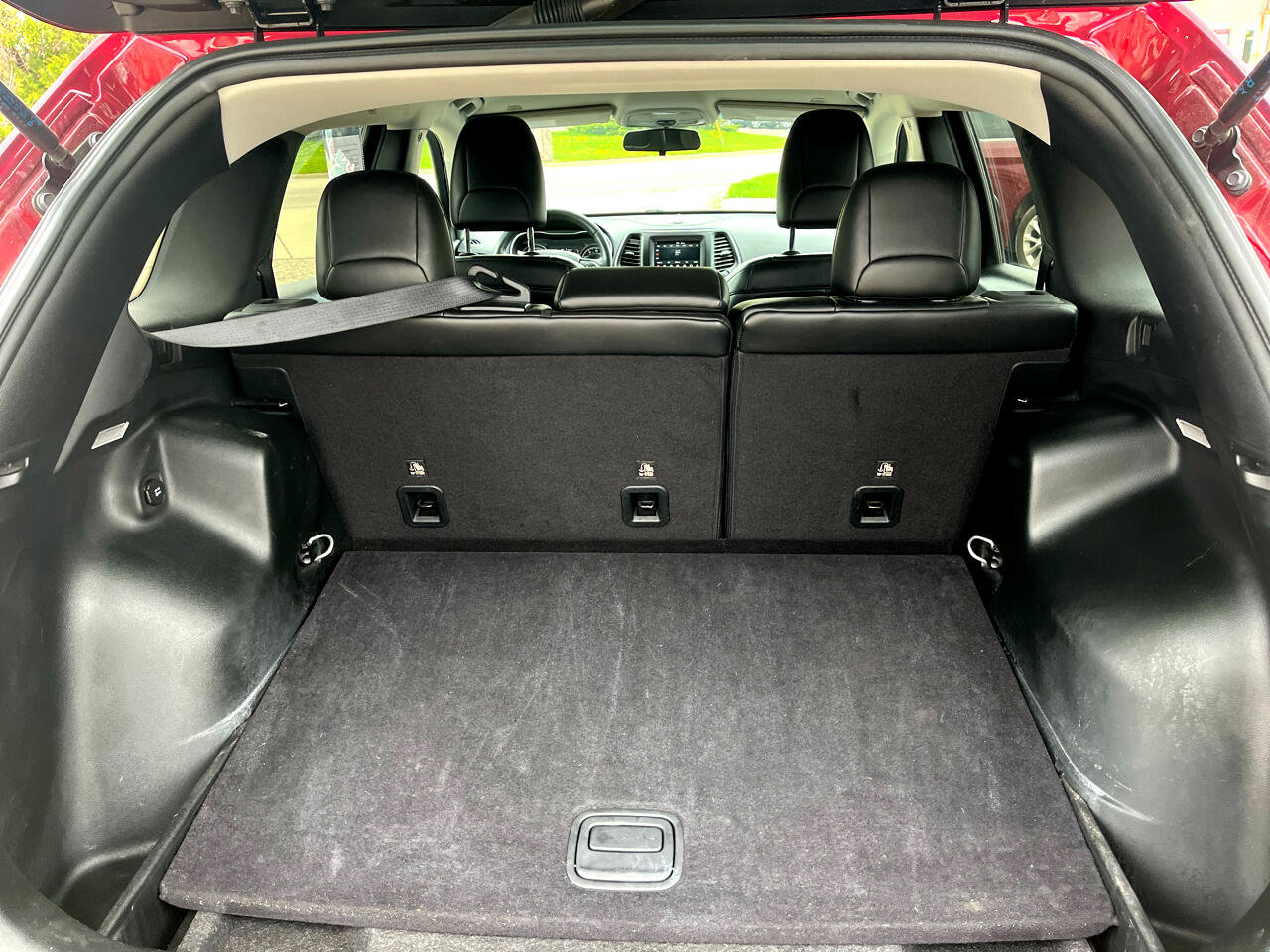 Used 2019 Jeep Cherokee Latitude Plus w/ Cold Weather Group image 19